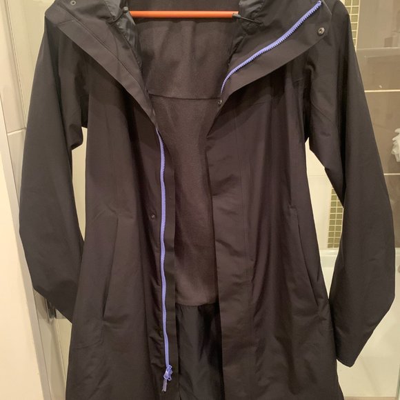 Arc'teryx Solano Women's Coat *SOLD - Picture 4 of 5